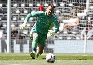 希顿：我仍然有强烈的比赛渴望 为球队提供支持是我职责的一部分