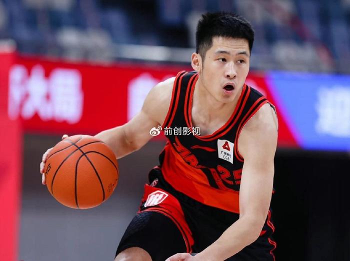 首笔引援！CBA上海队换来男篮原国手，场均仅6.4分，和李添荣重叠
