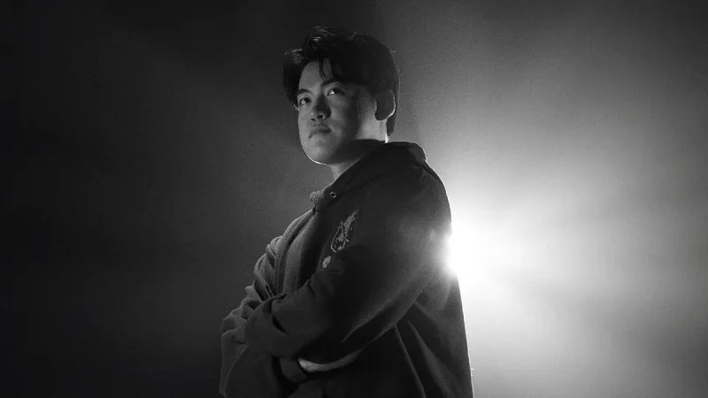 Baccarat-飞机一次不死完成超神，面对旧主Guma首局比赛发挥有点火热？